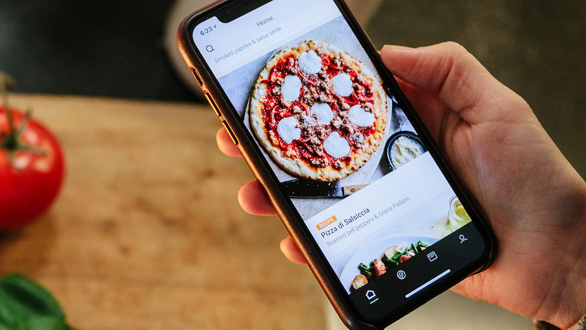 Person browsing the Chef’s Feed in the Brava App